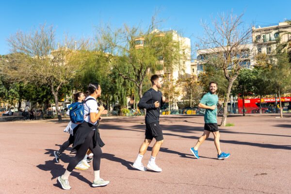 Visiter Barcelone en faisant un running avec un guide. Finir le tour avec une pause énergisante.